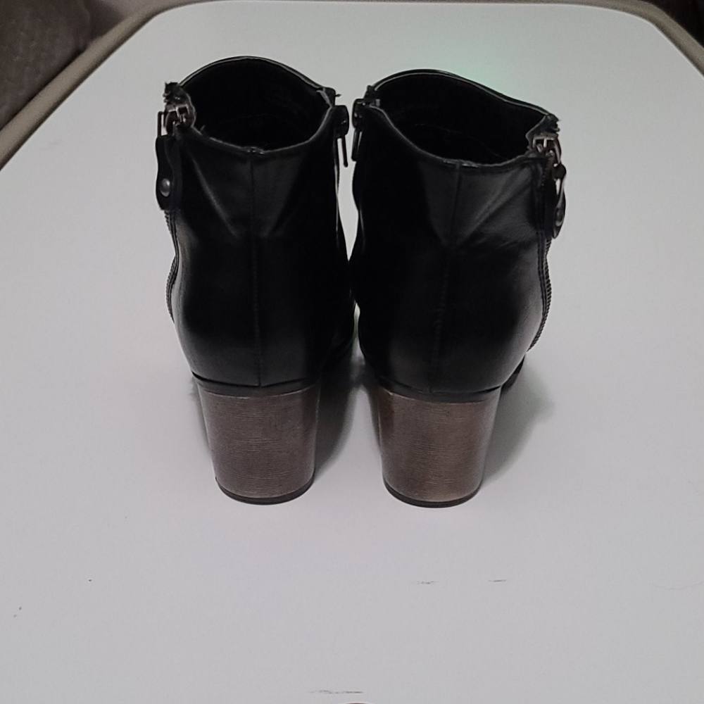 Boots - Picture 7 of 8
